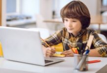 How to Manage Your Childs Online Screen Time