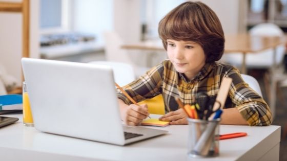 How to Manage Your Childs Online Screen Time