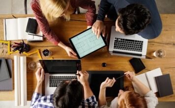 How To Communicate Effectively While Managing A Project