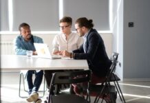 How is an IT Consultant Different from a Helpdesk