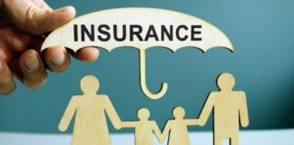 choosing between online and traditional life insurance plans