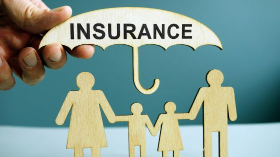 choosing between online and traditional life insurance plans