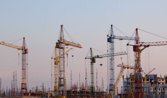 navigating crane hire in melbourne