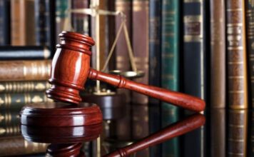 why you should consider entering into a partnership with a lawyer using a managed service